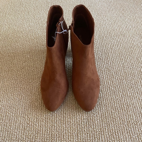 Women's Old Navy Brown Booties, Size 9 - Picture 2 of 7